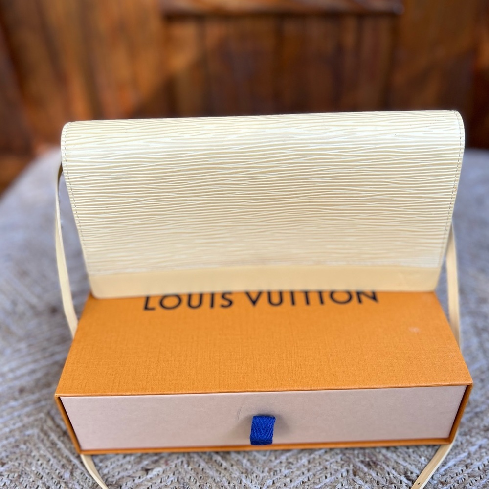 Louis Vuitton Epi Honfleur shoulder bag